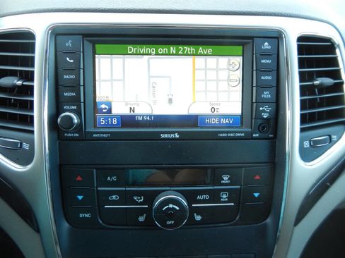 Used 2011 Jeep Grand Cherokee Laredo AWD/4WD image 3