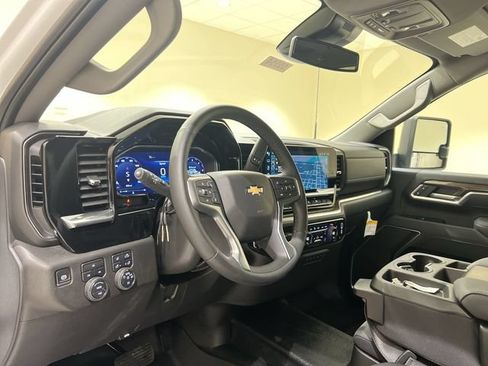 Used 2025 Chevrolet Silverado 3500 LT w/ Safety Package AWD/4WD image 9