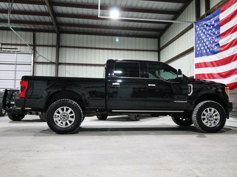 Used 2019 Ford F250 Limited AWD/4WD image 14