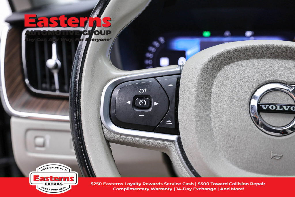 Used 2022 Volvo XC60 B5 Momentum w/ Climate Package AWD/4WD image 16