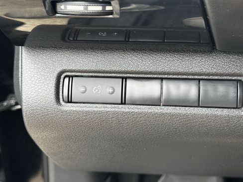 Used 2025 Nissan Pathfinder S FWD image 25
