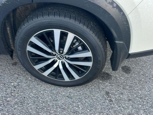 Used 2023 Nissan Pathfinder Platinum image 10