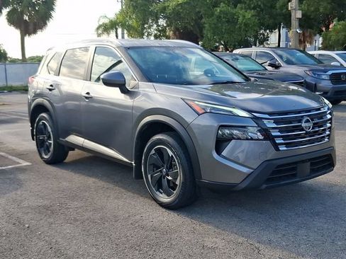 Used 2025 Nissan Rogue SV w/ SV Premium Package FWD image 1