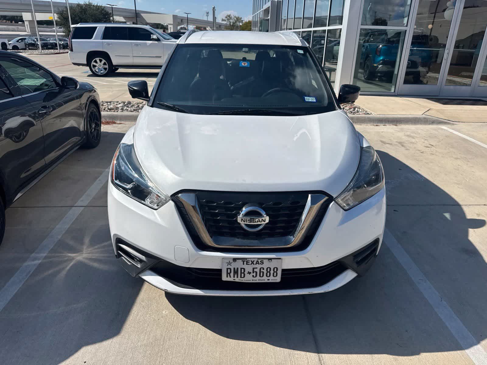 Used 2019 Nissan Kicks SR w/ SR Premium Package FWD image 2
