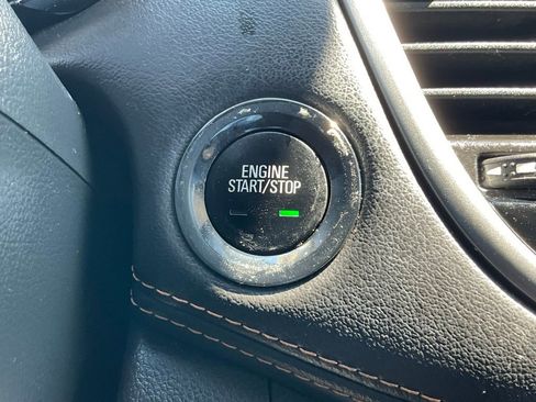 Used 2018 Chevrolet Trax LT w/ LT Convenience Package FWD image 8