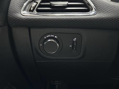 Used 2018 Chevrolet Cruze LT w/ Convenience Package image 25