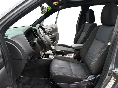 Used 2018 Mitsubishi Outlander SE FWD image 9