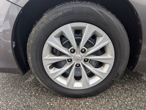 Used 2016 Toyota Camry LE image 28