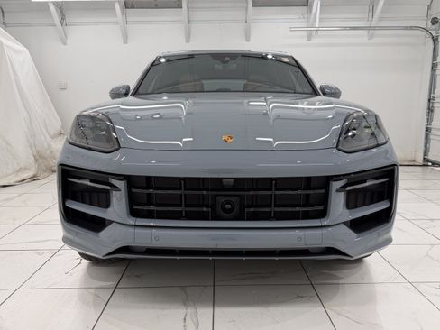 Certified 2025 Porsche Cayenne GTS AWD/4WD image 9