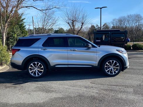 Certified 2025 Ford Explorer Platinum w/ Ultimate Package image 3