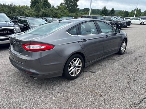 Used 2014 Ford Fusion SE FWD image 3