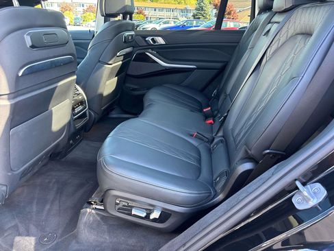 Used 2023 BMW X7 xDrive40i w/ Premium Package image 9
