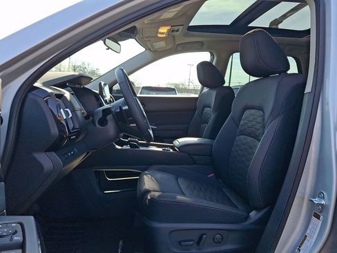 Certified 2025 Nissan Pathfinder SV w/ SV Premium Package image 13