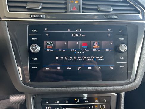 Used 2024 Volkswagen Tiguan SE w/ Panoramic Sunroof Package FWD image 17