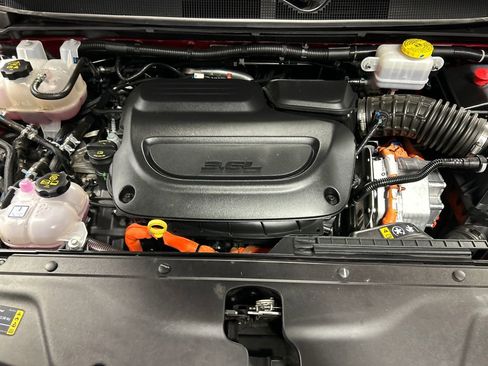 Used 2024 Chrysler Pacifica Select image 27