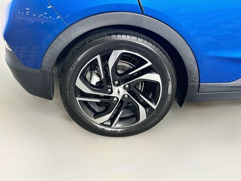Used 2022 Chevrolet Bolt LT w/ Infotainment Package FWD image 11