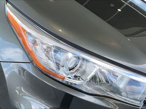 Used 2016 Toyota Highlander Plus FWD image 26
