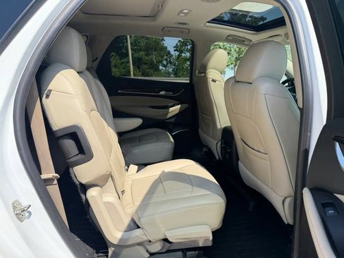 Used 2019 Buick Enclave Essence FWD image 45