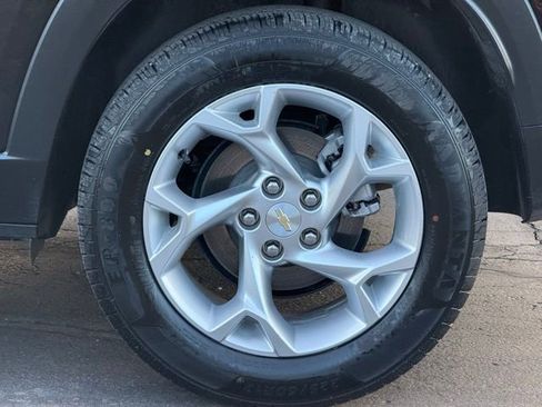 Used 2024 Chevrolet Trax LS w/ LS Convenience Package image 11