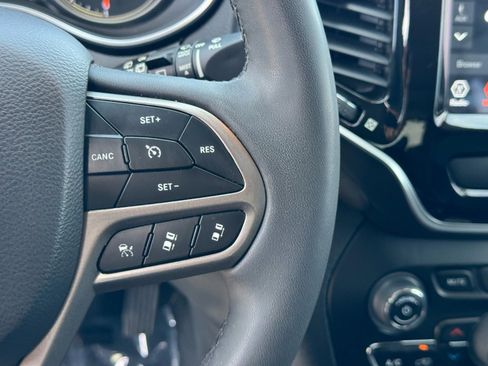 Used 2022 Jeep Cherokee Limited image 25