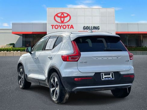 Used 2025 Volvo XC40 B5 Plus image 4