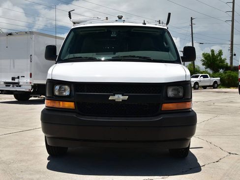 Used 2017 Chevrolet Express 2500 RWD image 2