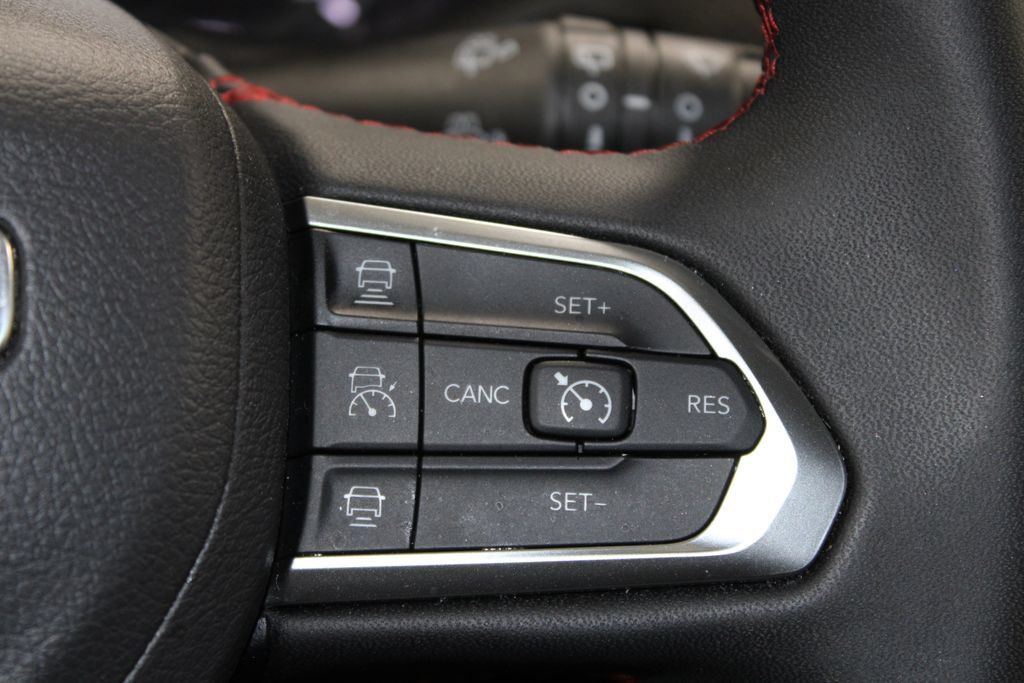 Used 2025 Jeep Compass Trailhawk AWD/4WD image 34