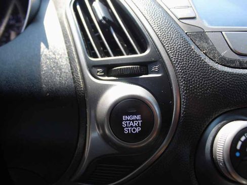 Used 2015 Hyundai Tucson Limited w/ Option Group 03 FWD image 18