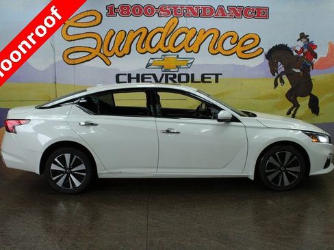 Used 2020 Nissan Altima 2.5 SV image 1
