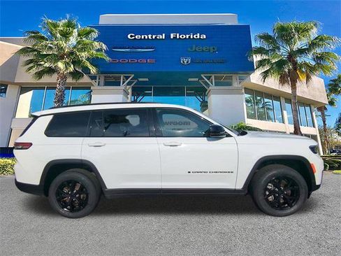 Certified 2024 Jeep Grand Cherokee L Laredo image 4