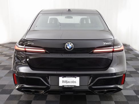 Certified 2025 BMW 760i xDrive w/ Executive Package image 19