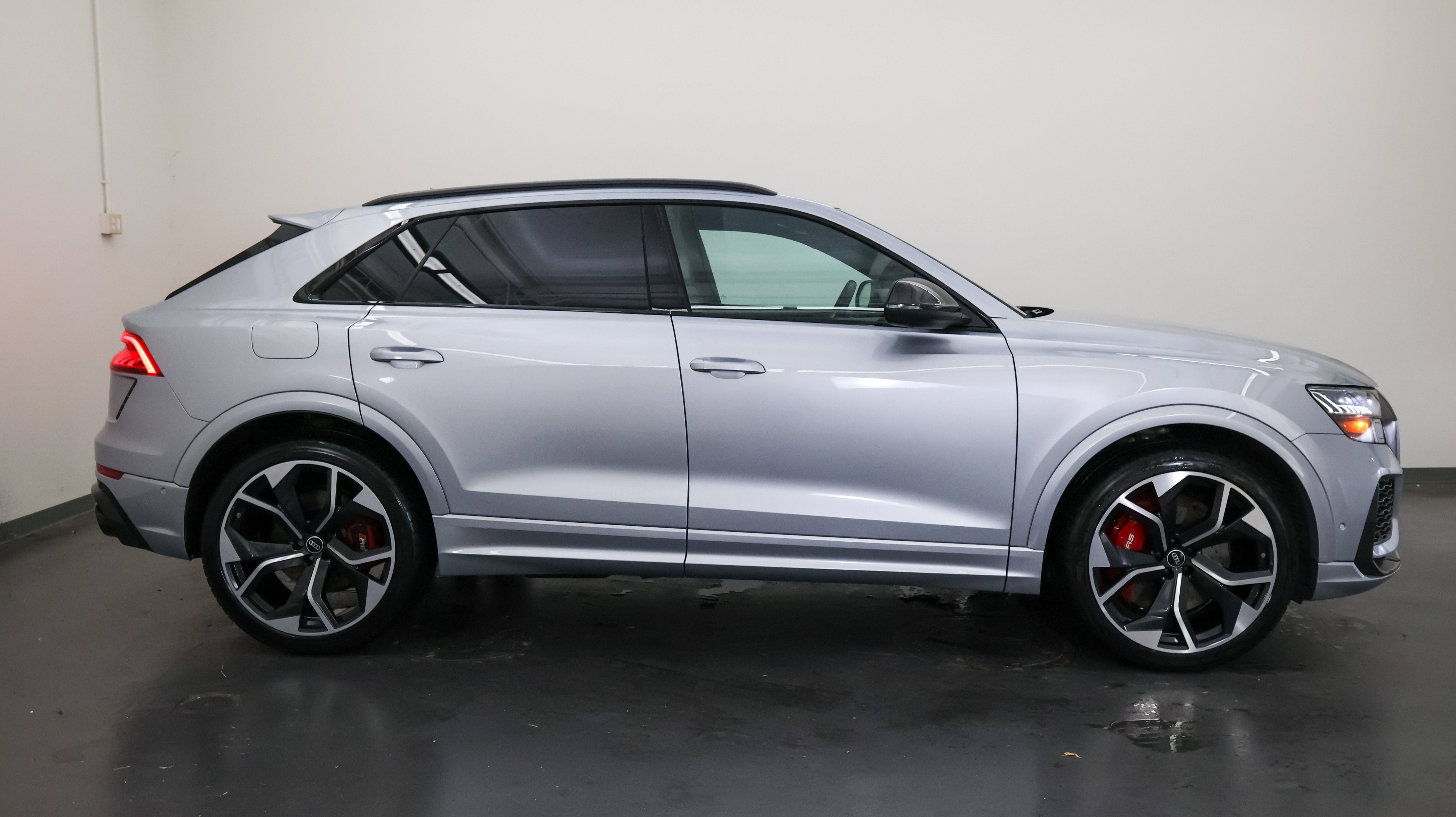Used 2022 Audi RS Q8 AWD/4WD image 2
