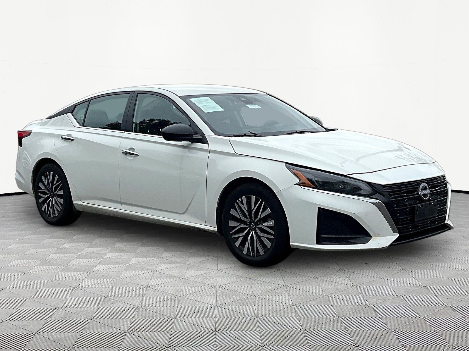 Used 2025 Nissan Altima 2.5 SV FWD image 10