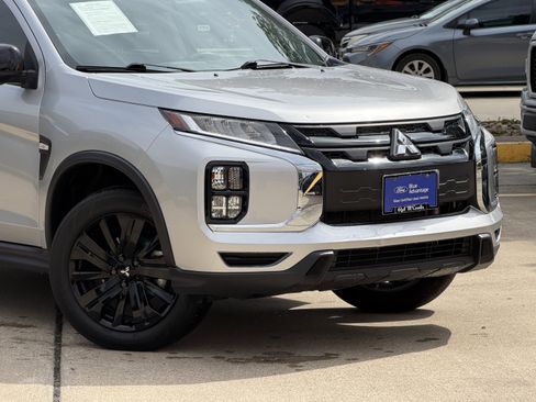 Used 2025 Mitsubishi Outlander Sport LE AWD/4WD image 2
