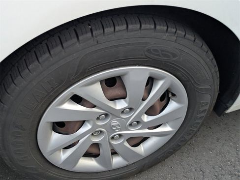 Used 2019 Hyundai Elantra SE image 8