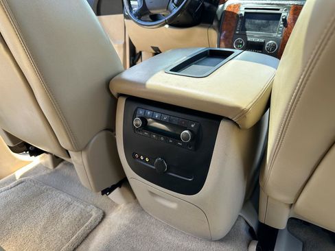 Used 2007 Chevrolet Tahoe LTZ w/ LTZ Preferred Equipment Group AWD/4WD image 44