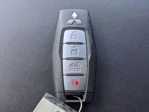 Used 2024 Mitsubishi Outlander SE FWD image 33