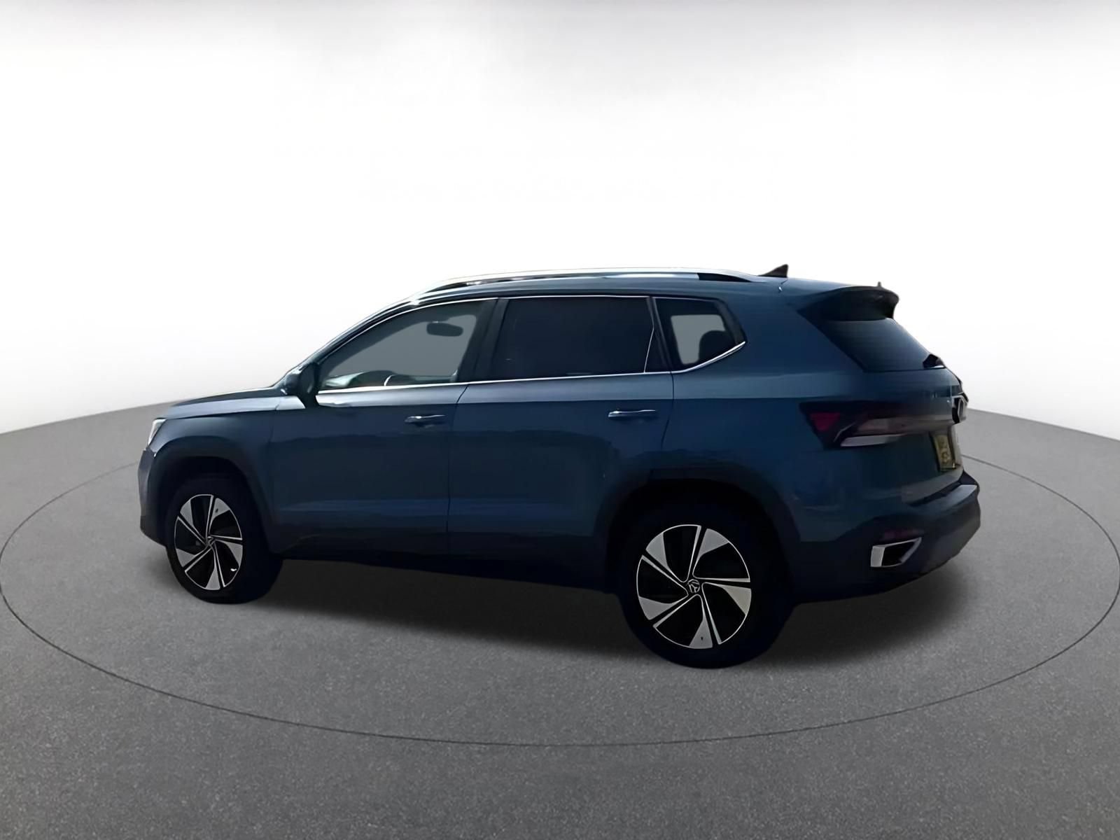 Used 2026 Volkswagen Taos SE AWD/4WD image 9