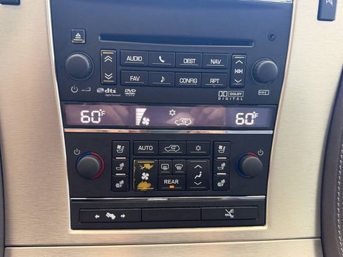 Used 2011 Cadillac Escalade Platinum AWD/4WD image 17