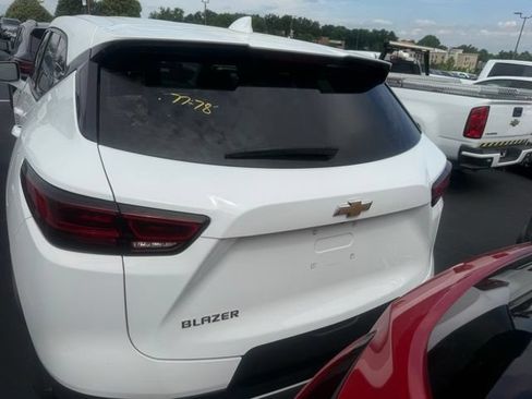 Used 2024 Chevrolet Blazer LT w/ LPO, Floor Liner Package FWD image 4