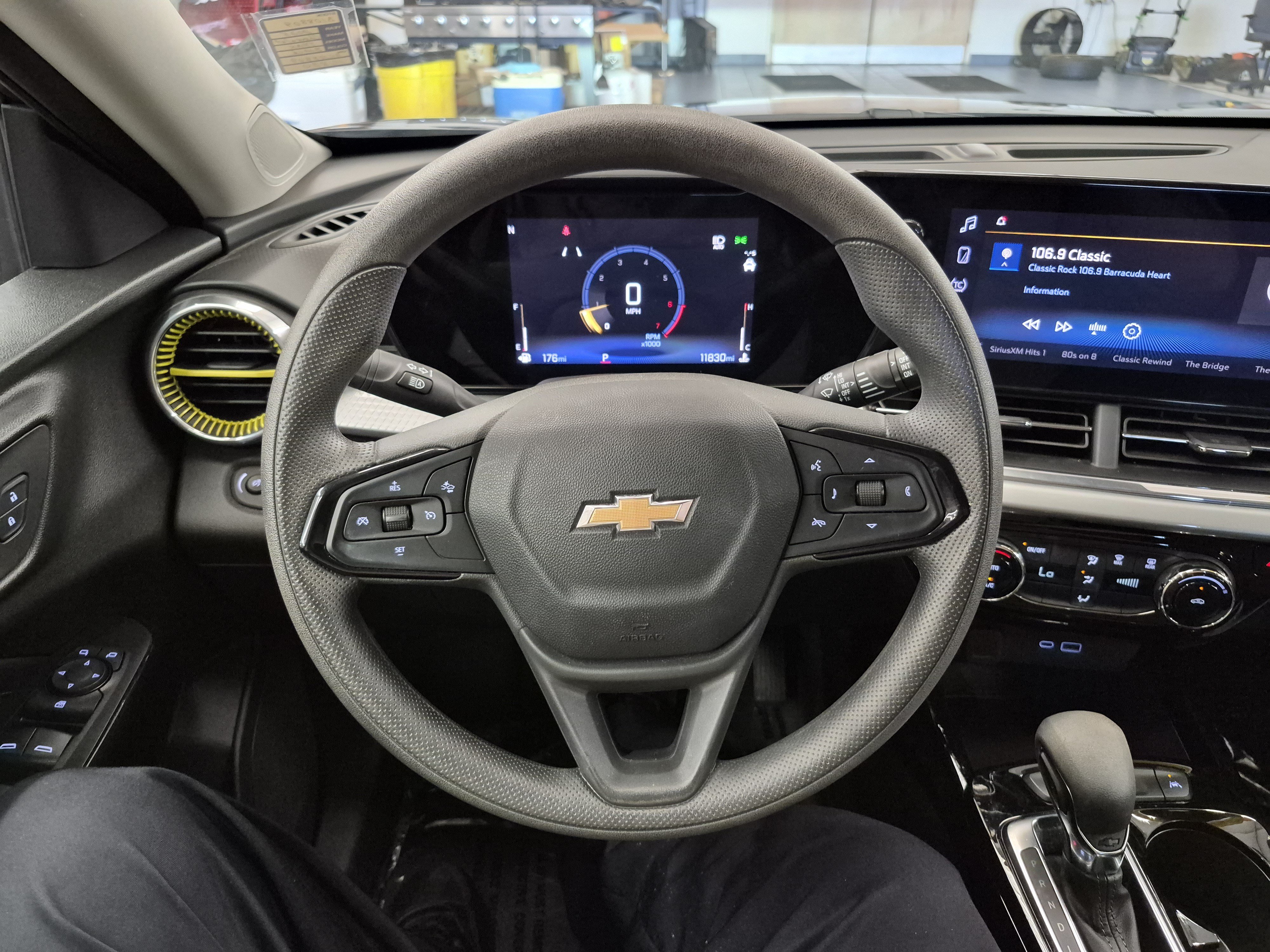 Used 2025 Chevrolet Trax LT FWD image 22