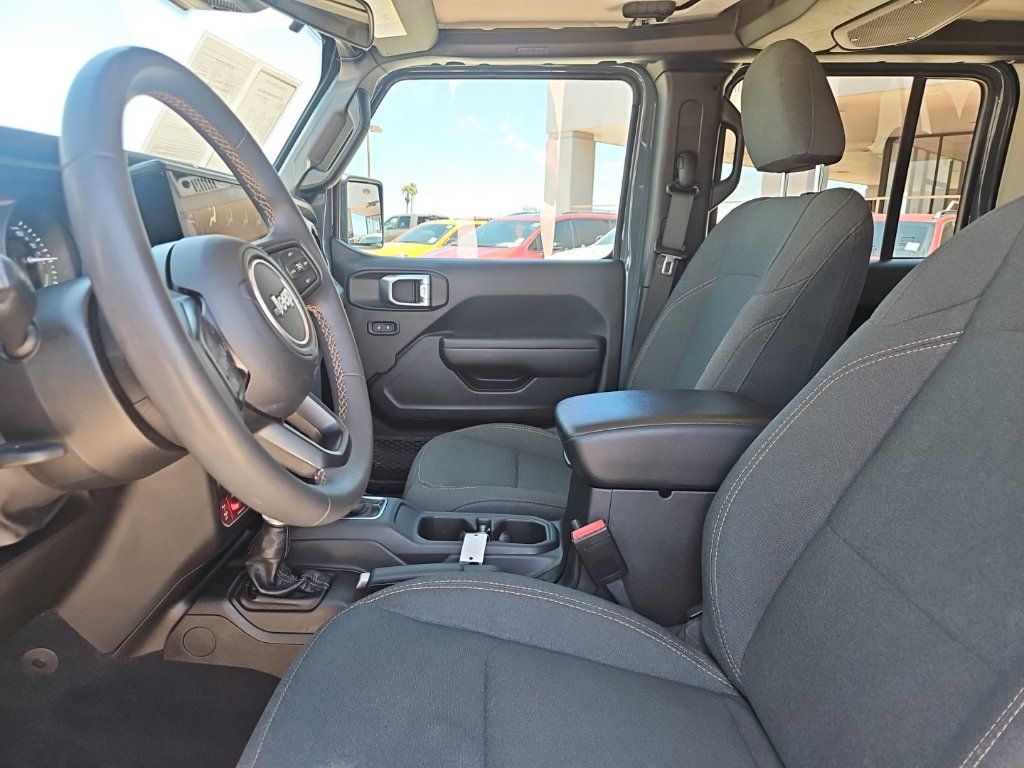 Used 2024 Jeep Wrangler Unlimited AWD/4WD image 17