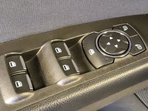 Used 2020 Ford Fusion SE FWD image 27