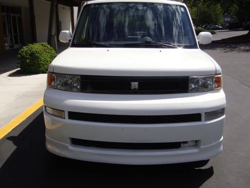 Used 2006 Scion xB FWD image 5