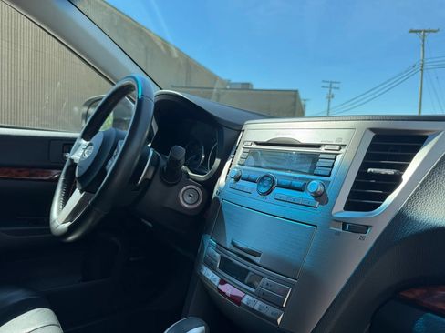 Used 2011 Subaru Outback 2.5i Limited AWD/4WD image 27