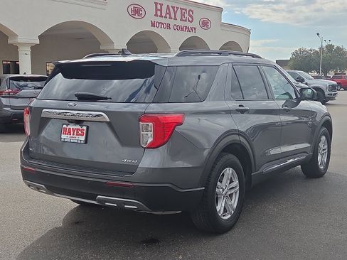 Used 2023 Ford Explorer XLT w/ Equipment Group 202A image 4