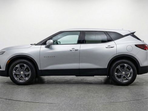 Used 2025 Chevrolet Blazer LT FWD image 5
