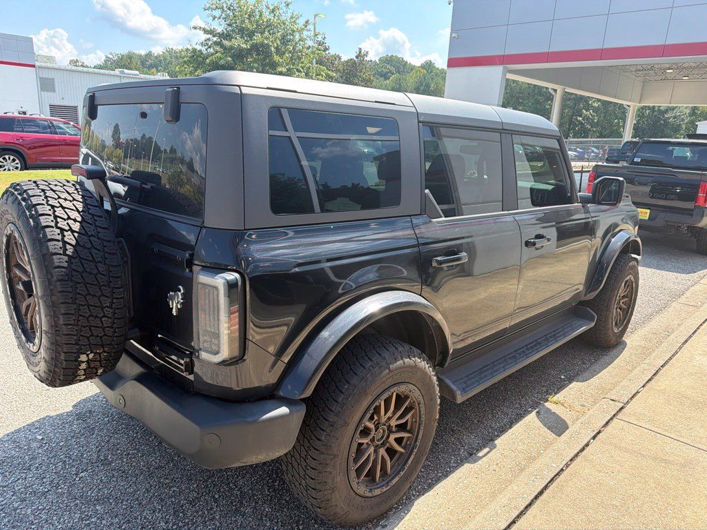 Used 2025 Ford Bronco Outer Banks AWD/4WD image 3