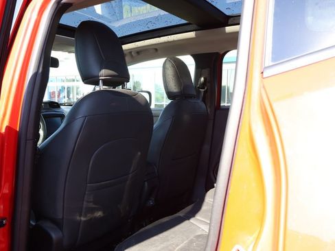 Used 2019 Jeep Renegade Limited w/ LED Lighting Group AWD/4WD image 34