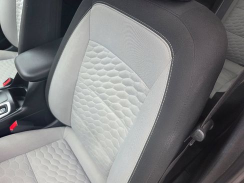 Used 2018 Chevrolet Equinox LT FWD image 18